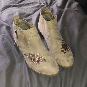 Embroidery Shoes